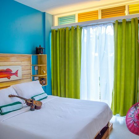 Flotsam And Jetsam Artist Beach Hostel San Juan  Exterior foto