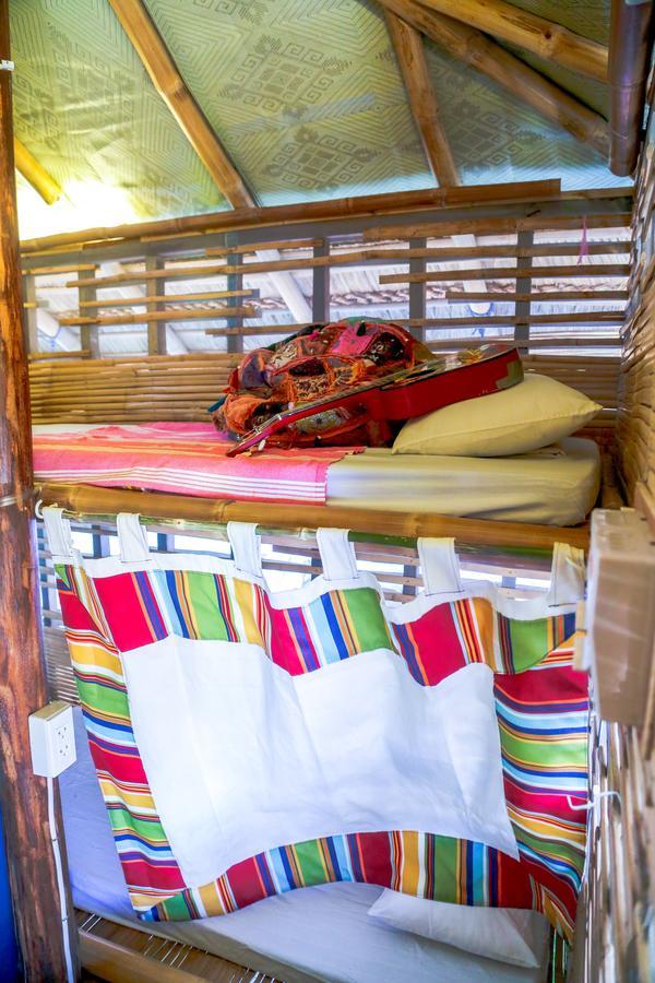 Flotsam And Jetsam Artist Beach Hostel San Juan  Exterior foto