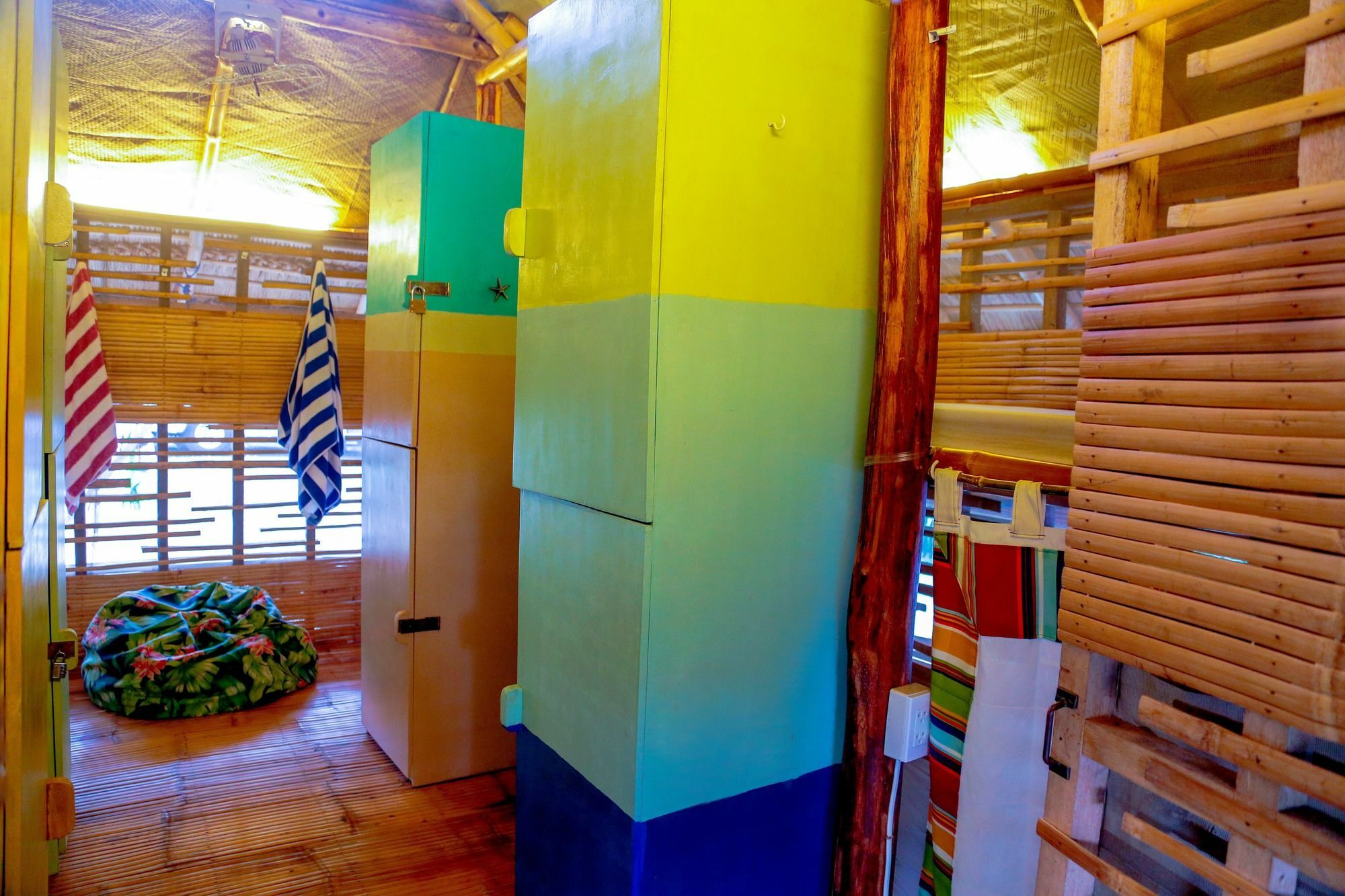 Flotsam And Jetsam Artist Beach Hostel San Juan  Exterior foto